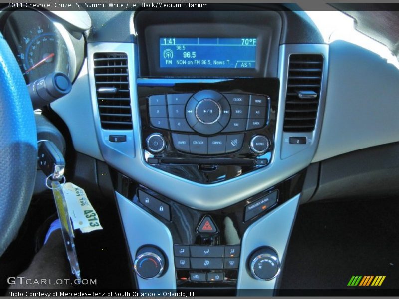 Summit White / Jet Black/Medium Titanium 2011 Chevrolet Cruze LS