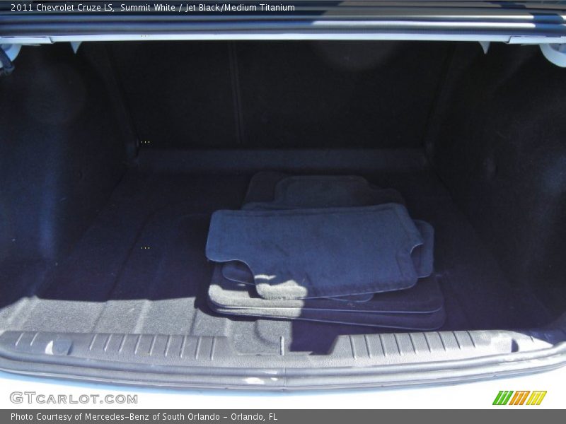 Summit White / Jet Black/Medium Titanium 2011 Chevrolet Cruze LS
