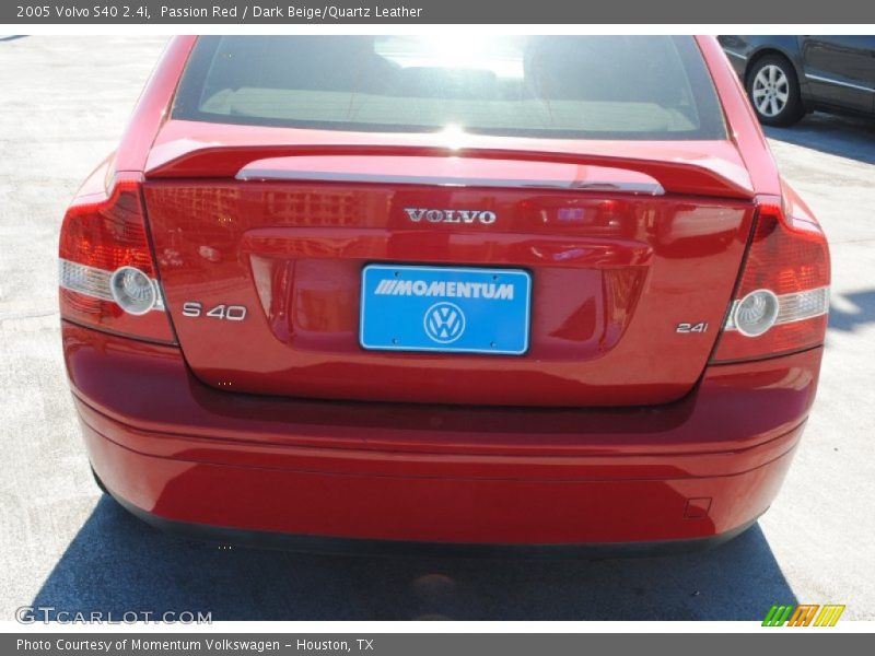 Passion Red / Dark Beige/Quartz Leather 2005 Volvo S40 2.4i