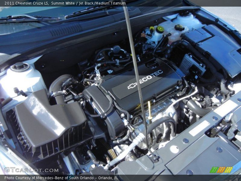 Summit White / Jet Black/Medium Titanium 2011 Chevrolet Cruze LS