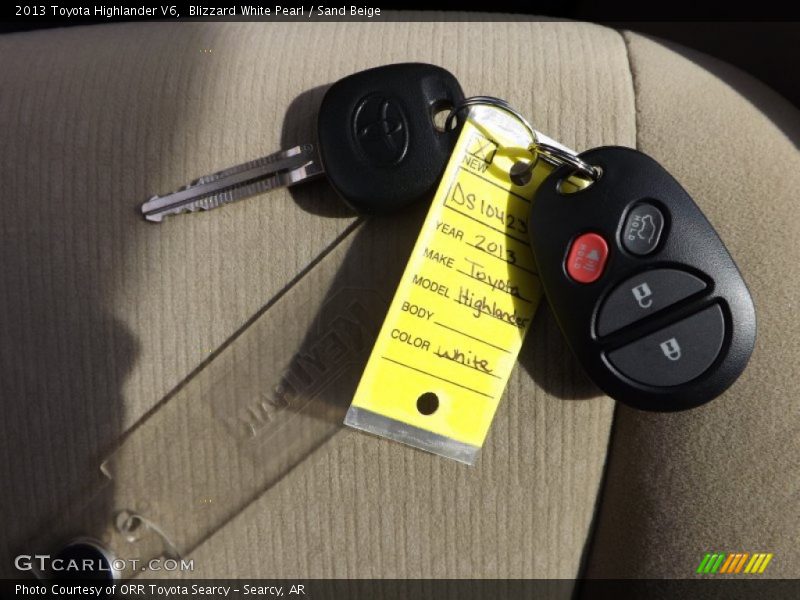 Blizzard White Pearl / Sand Beige 2013 Toyota Highlander V6