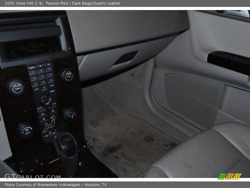 Passion Red / Dark Beige/Quartz Leather 2005 Volvo S40 2.4i