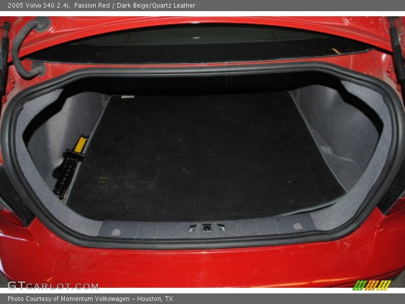 Passion Red / Dark Beige/Quartz Leather 2005 Volvo S40 2.4i