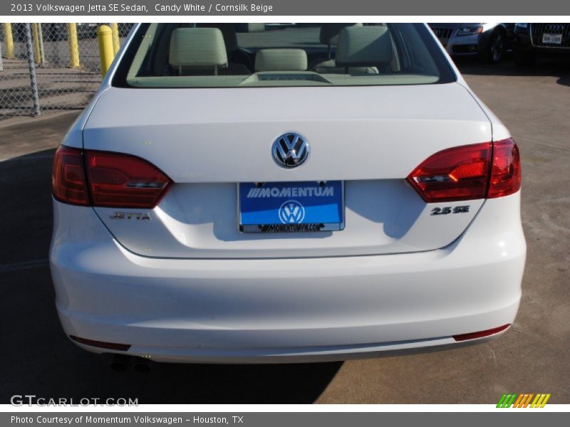 Candy White / Cornsilk Beige 2013 Volkswagen Jetta SE Sedan
