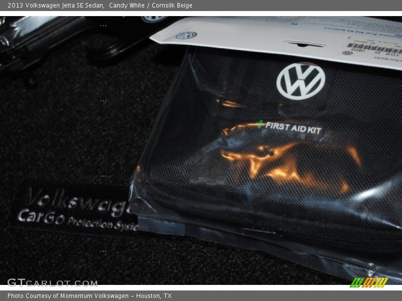 Candy White / Cornsilk Beige 2013 Volkswagen Jetta SE Sedan