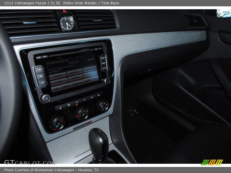 Reflex Silver Metallic / Titan Black 2013 Volkswagen Passat 2.5L SE