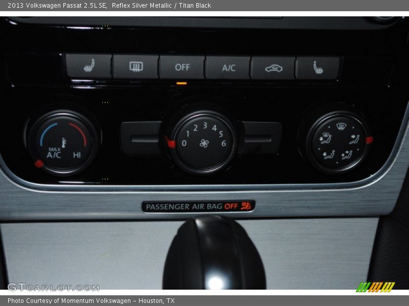 Reflex Silver Metallic / Titan Black 2013 Volkswagen Passat 2.5L SE