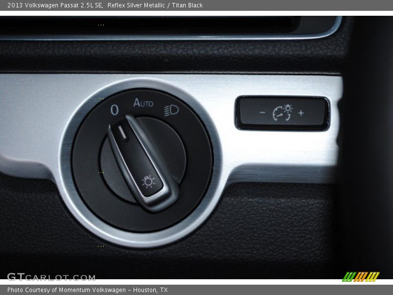 Reflex Silver Metallic / Titan Black 2013 Volkswagen Passat 2.5L SE