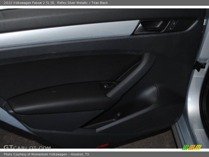 Reflex Silver Metallic / Titan Black 2013 Volkswagen Passat 2.5L SE