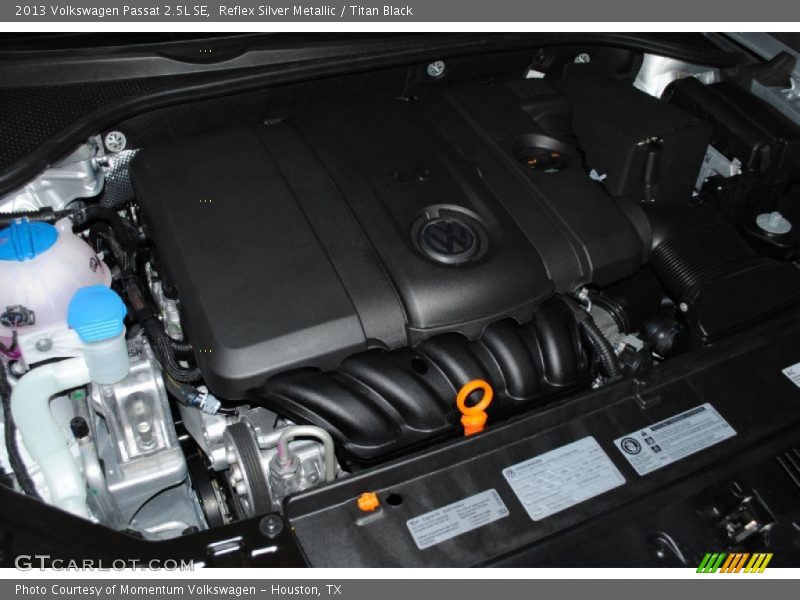 Reflex Silver Metallic / Titan Black 2013 Volkswagen Passat 2.5L SE
