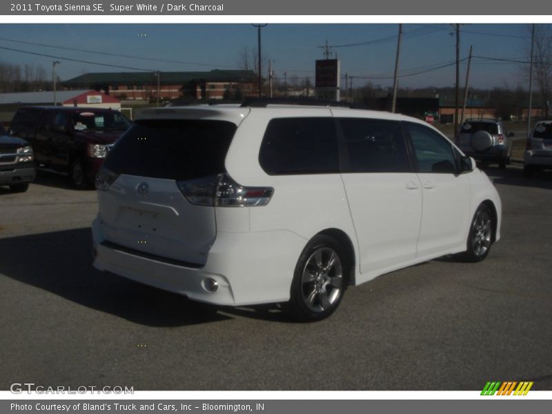 Super White / Dark Charcoal 2011 Toyota Sienna SE