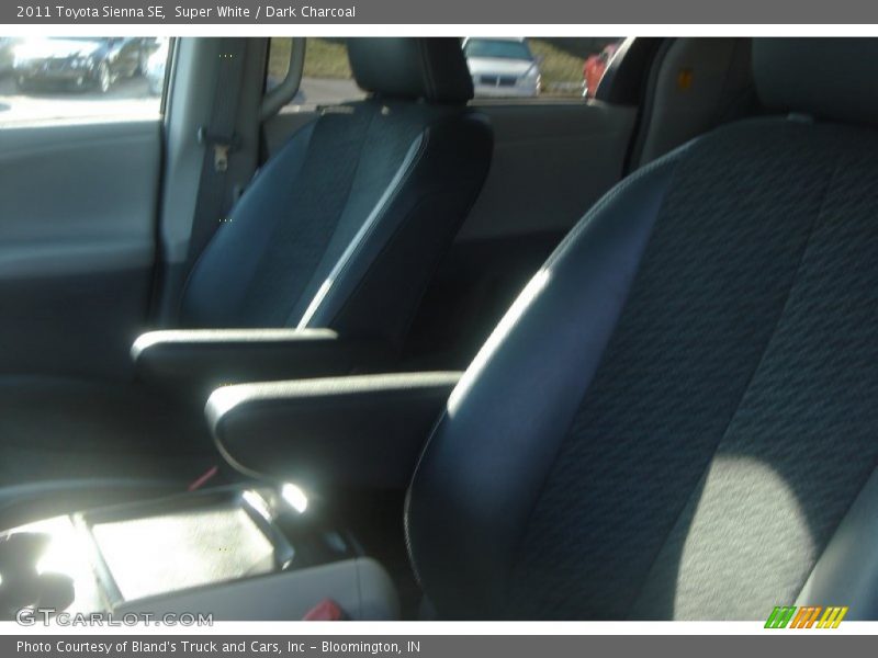 Super White / Dark Charcoal 2011 Toyota Sienna SE