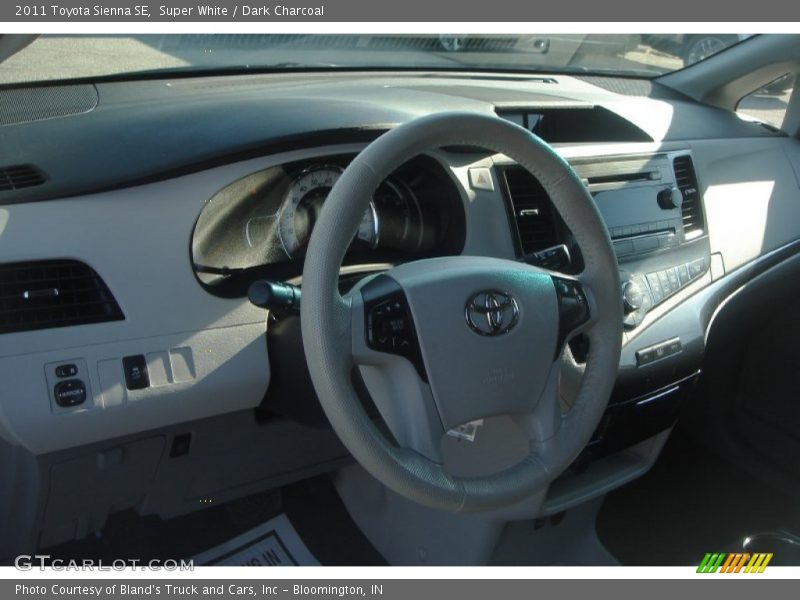 Super White / Dark Charcoal 2011 Toyota Sienna SE