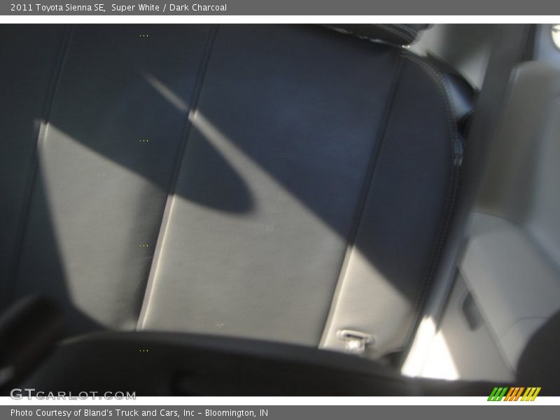 Super White / Dark Charcoal 2011 Toyota Sienna SE