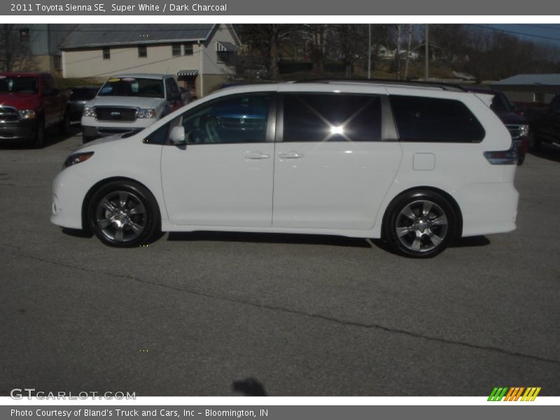 Super White / Dark Charcoal 2011 Toyota Sienna SE