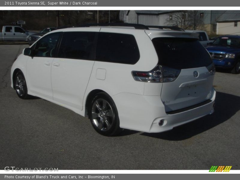 Super White / Dark Charcoal 2011 Toyota Sienna SE