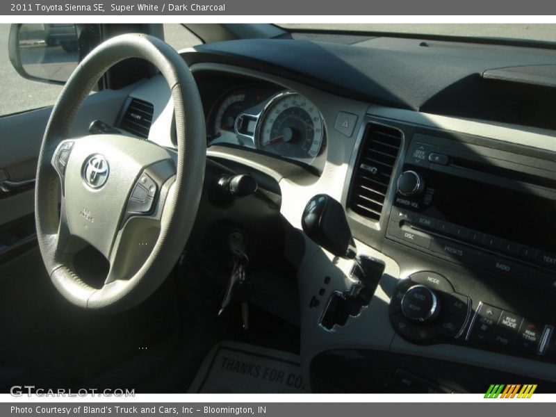 Super White / Dark Charcoal 2011 Toyota Sienna SE