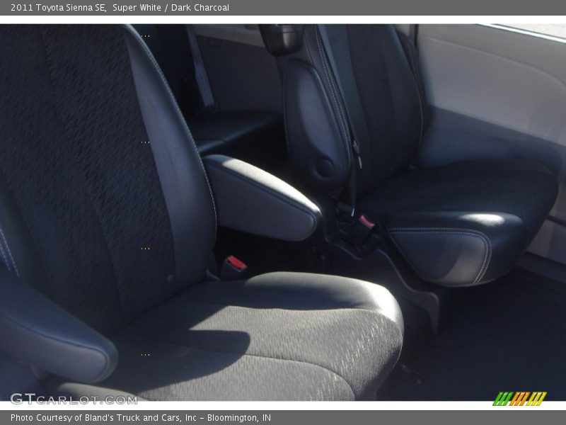 Super White / Dark Charcoal 2011 Toyota Sienna SE