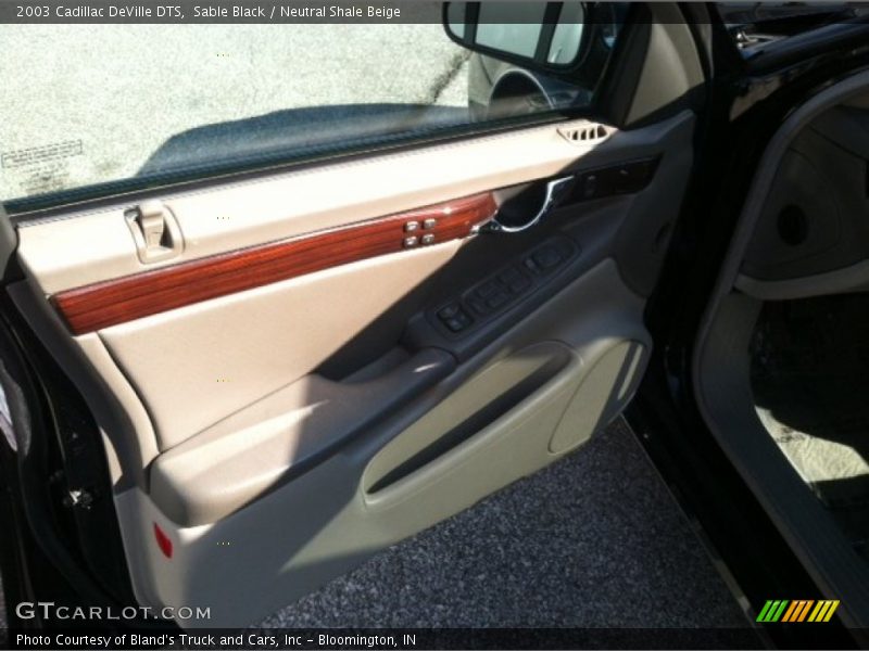 Sable Black / Neutral Shale Beige 2003 Cadillac DeVille DTS
