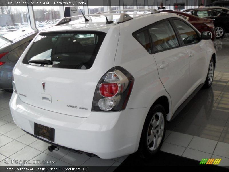 Ultra White / Ebony 2009 Pontiac Vibe 2.4 AWD