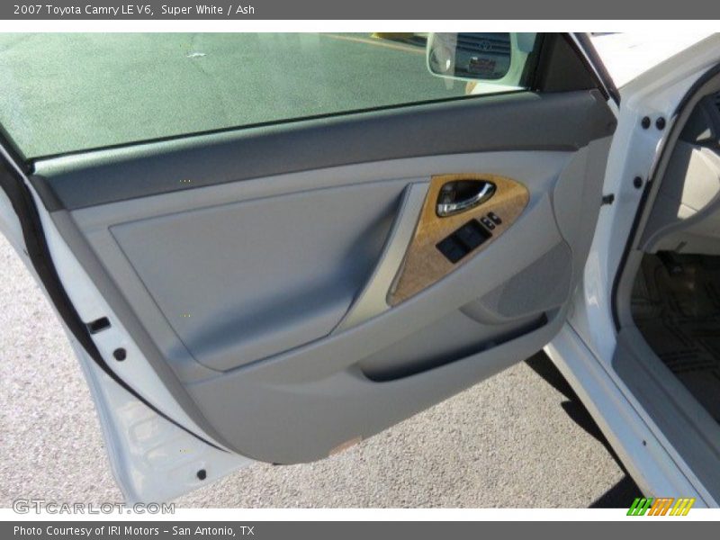 Super White / Ash 2007 Toyota Camry LE V6