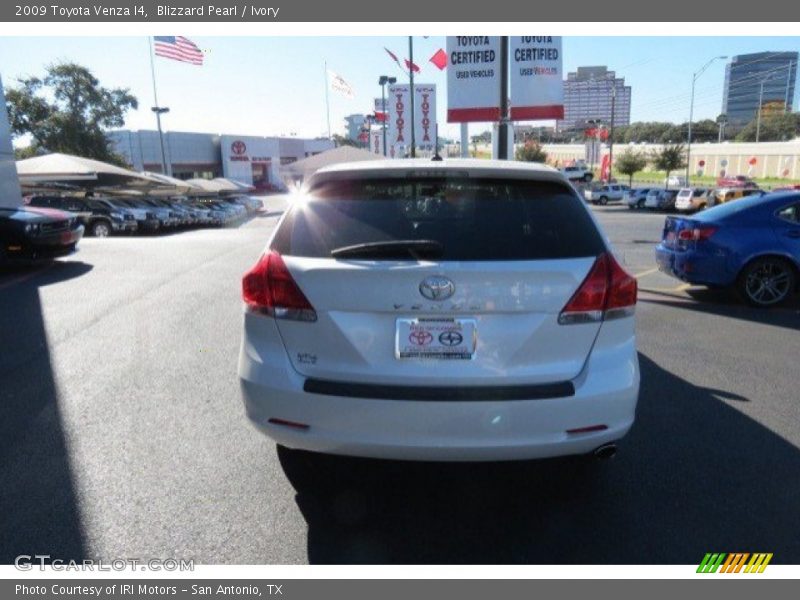 Blizzard Pearl / Ivory 2009 Toyota Venza I4