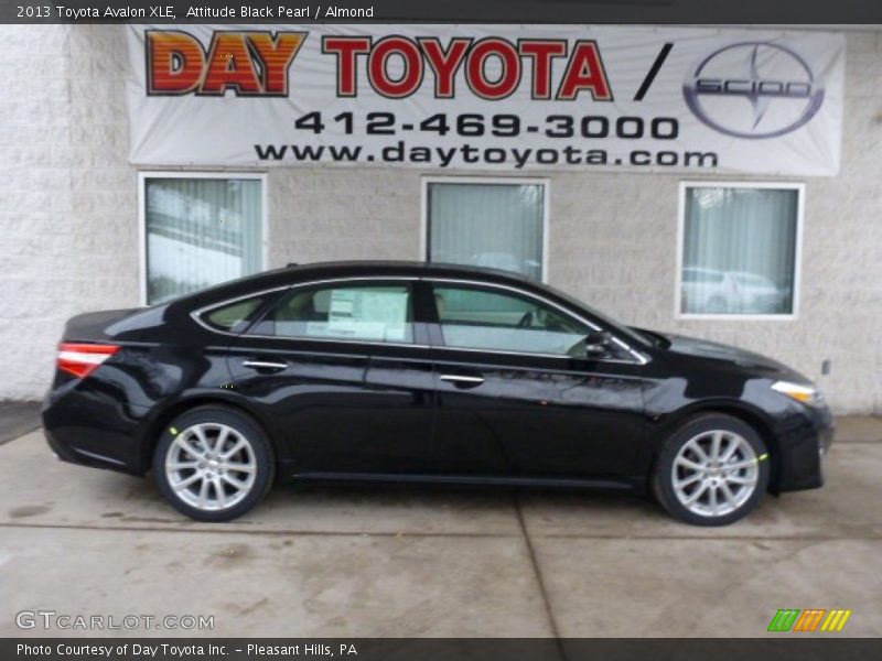 Attitude Black Pearl / Almond 2013 Toyota Avalon XLE