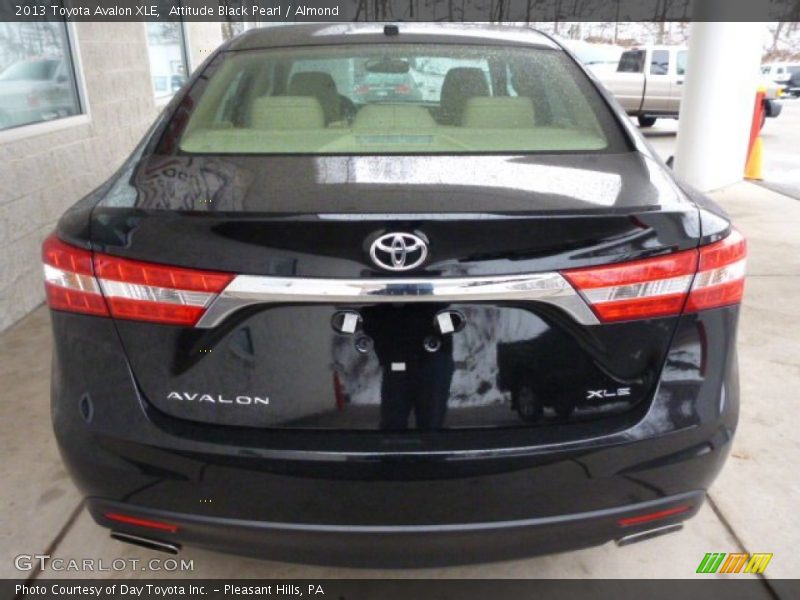 Attitude Black Pearl / Almond 2013 Toyota Avalon XLE