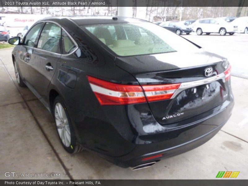 Attitude Black Pearl / Almond 2013 Toyota Avalon XLE