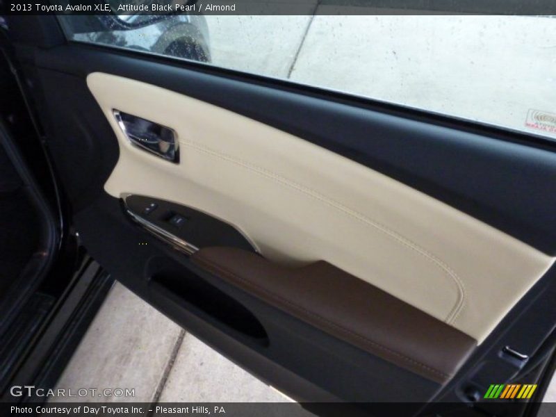 Attitude Black Pearl / Almond 2013 Toyota Avalon XLE