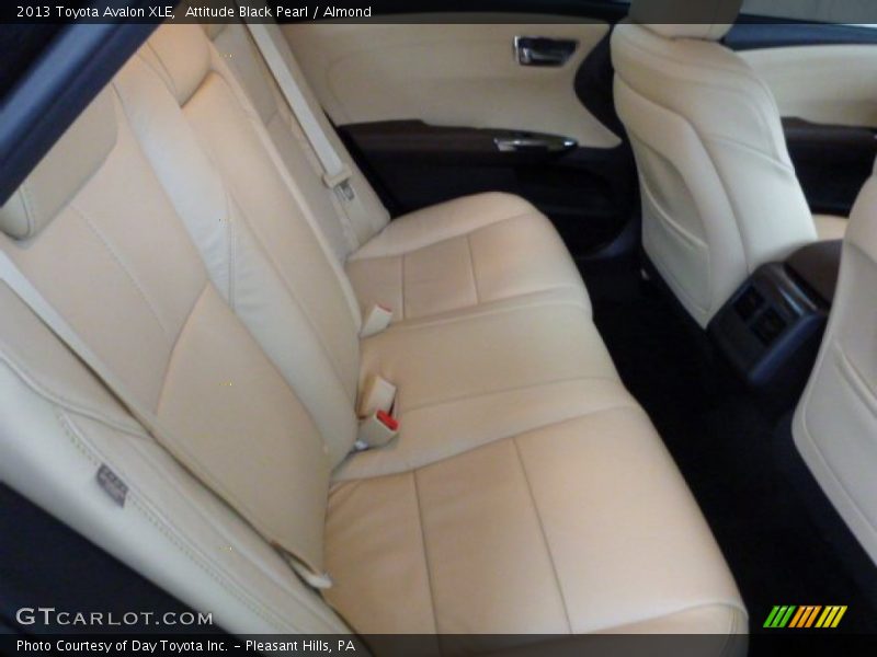 Attitude Black Pearl / Almond 2013 Toyota Avalon XLE
