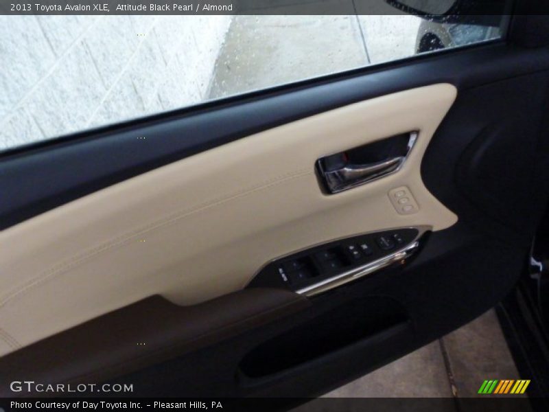 Attitude Black Pearl / Almond 2013 Toyota Avalon XLE