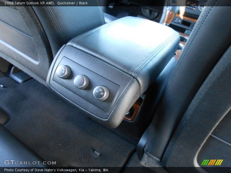 Quicksilver / Black 2009 Saturn Outlook XR AWD