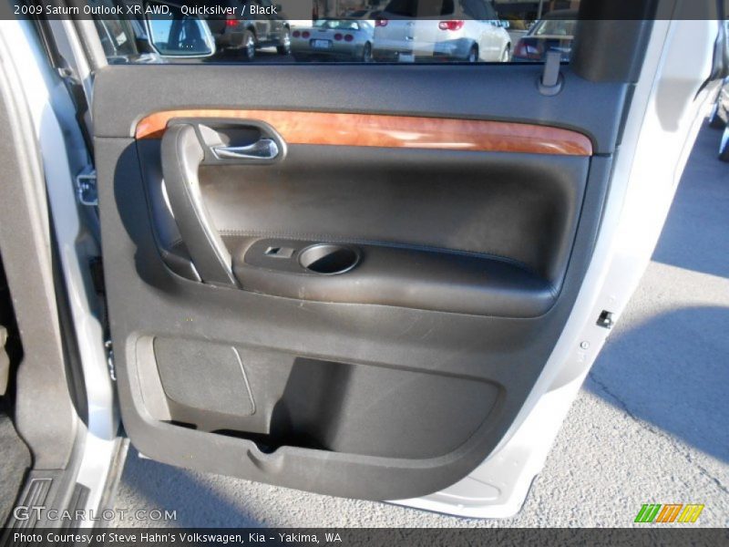 Quicksilver / Black 2009 Saturn Outlook XR AWD