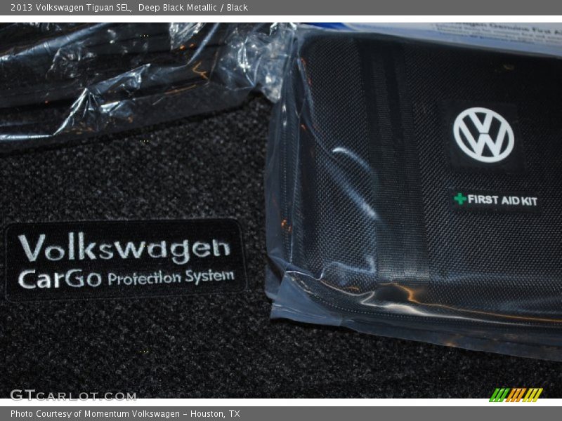Deep Black Metallic / Black 2013 Volkswagen Tiguan SEL