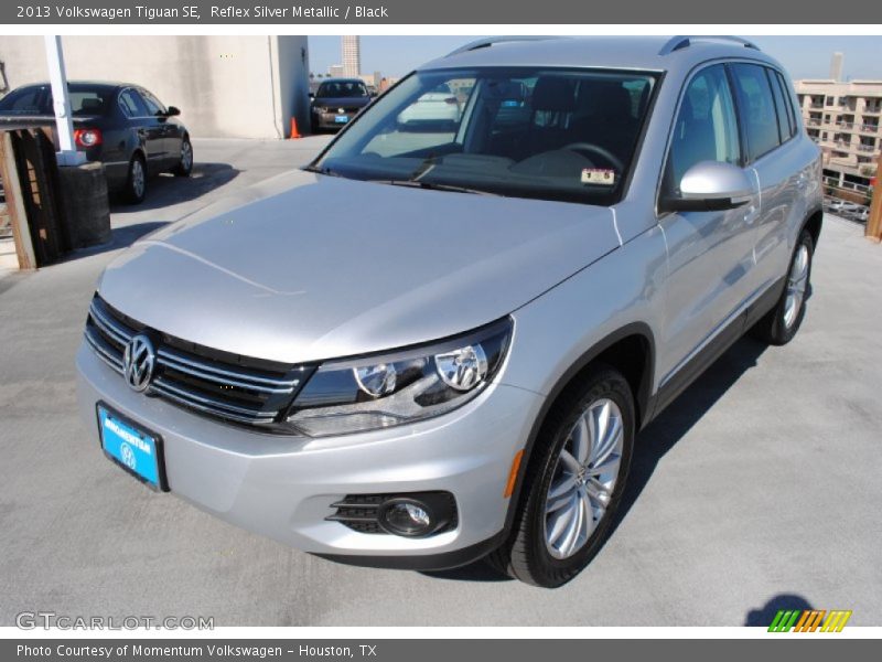 Reflex Silver Metallic / Black 2013 Volkswagen Tiguan SE