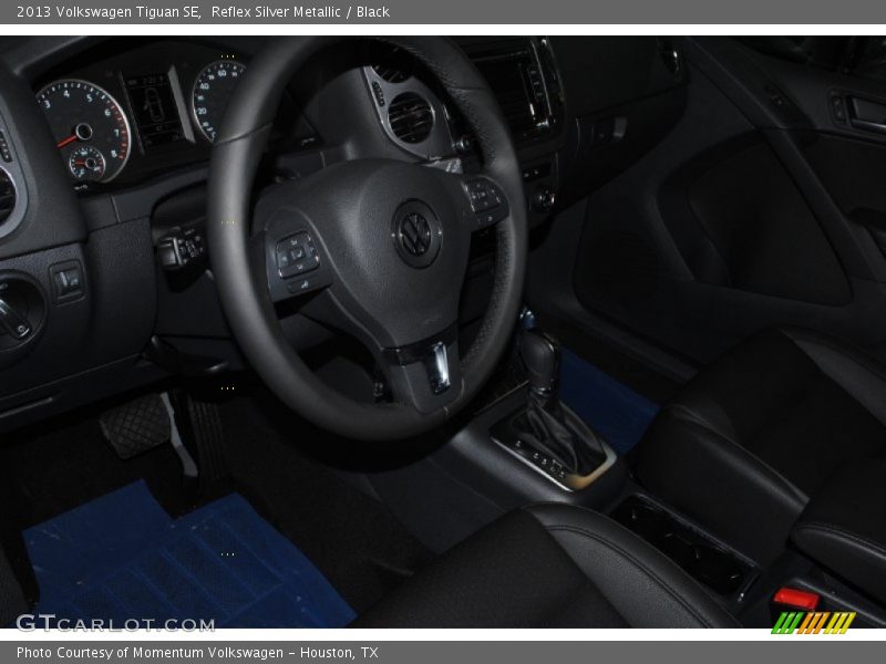 Reflex Silver Metallic / Black 2013 Volkswagen Tiguan SE