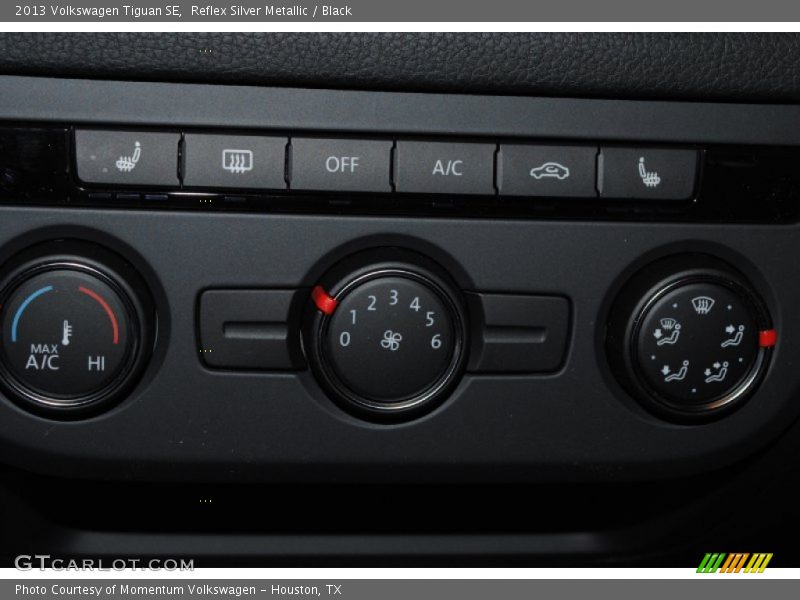 Reflex Silver Metallic / Black 2013 Volkswagen Tiguan SE