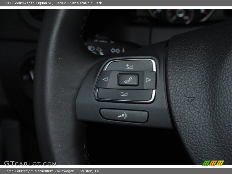 Reflex Silver Metallic / Black 2013 Volkswagen Tiguan SE