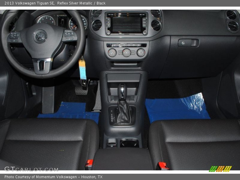 Reflex Silver Metallic / Black 2013 Volkswagen Tiguan SE