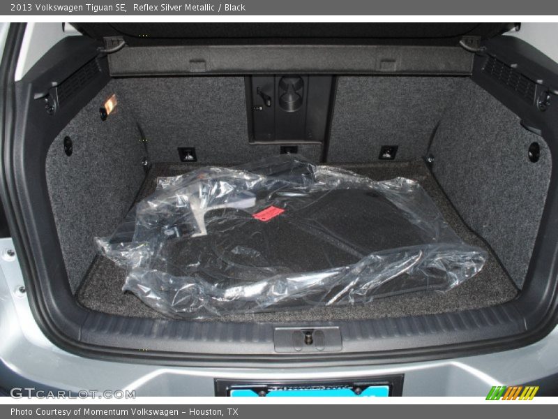 Reflex Silver Metallic / Black 2013 Volkswagen Tiguan SE