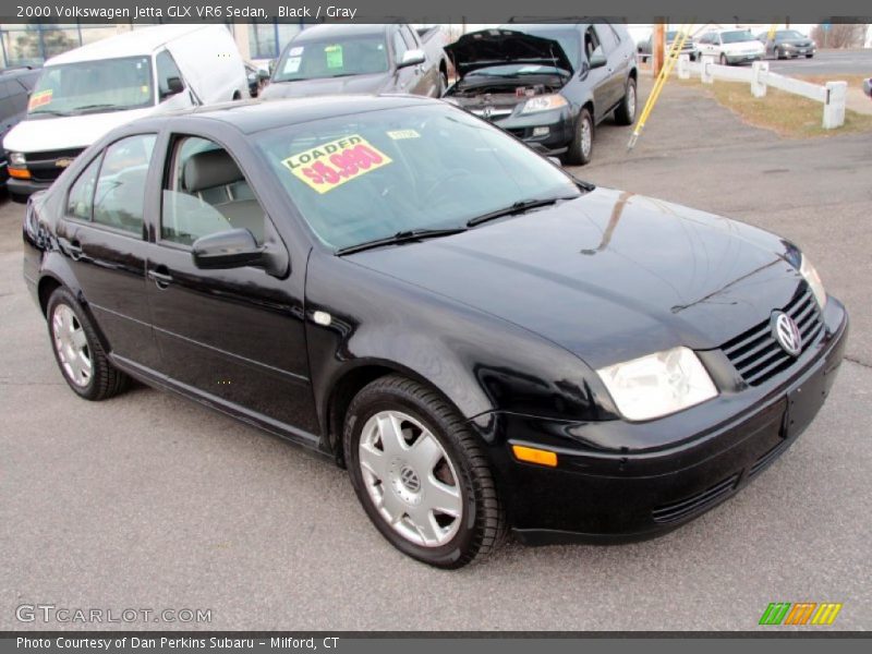 Front 3/4 View of 2000 Jetta GLX VR6 Sedan