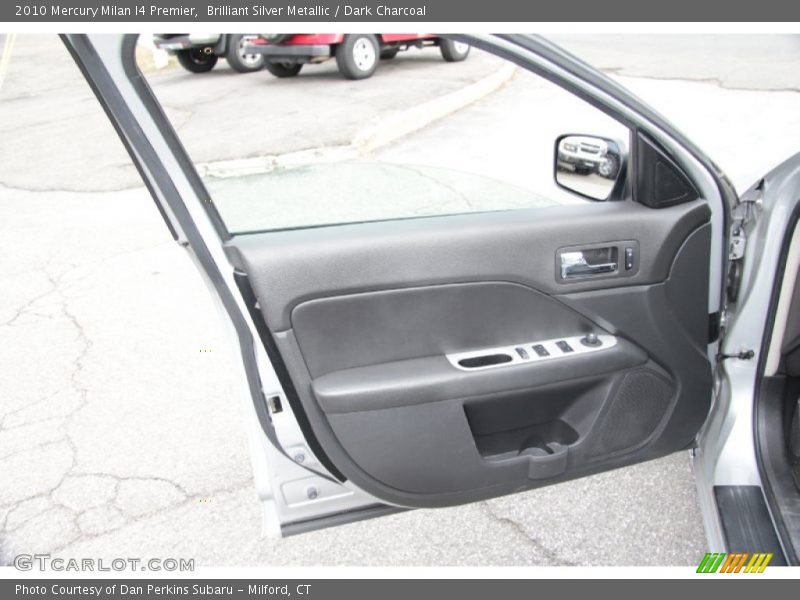 Door Panel of 2010 Milan I4 Premier