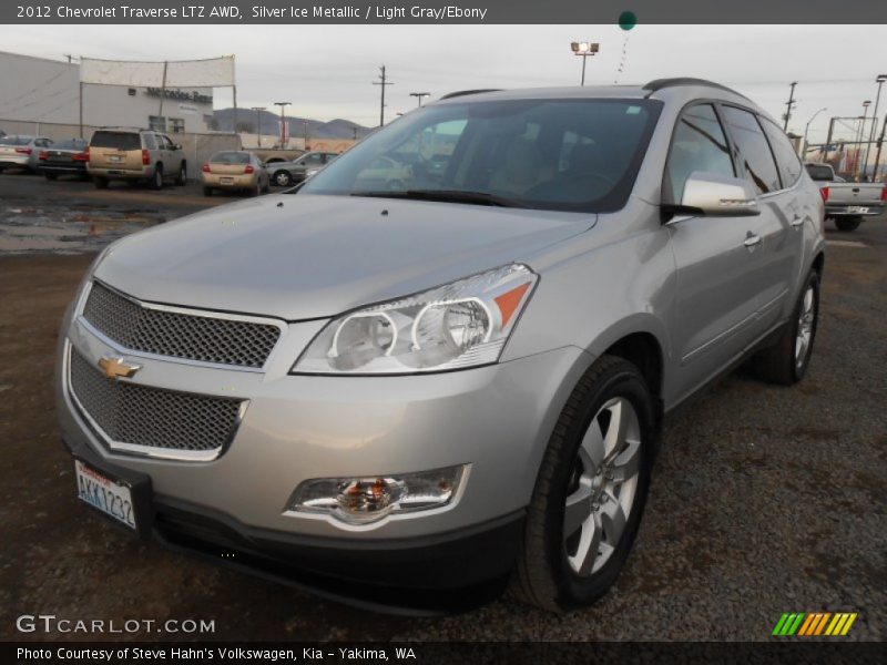Front 3/4 View of 2012 Traverse LTZ AWD