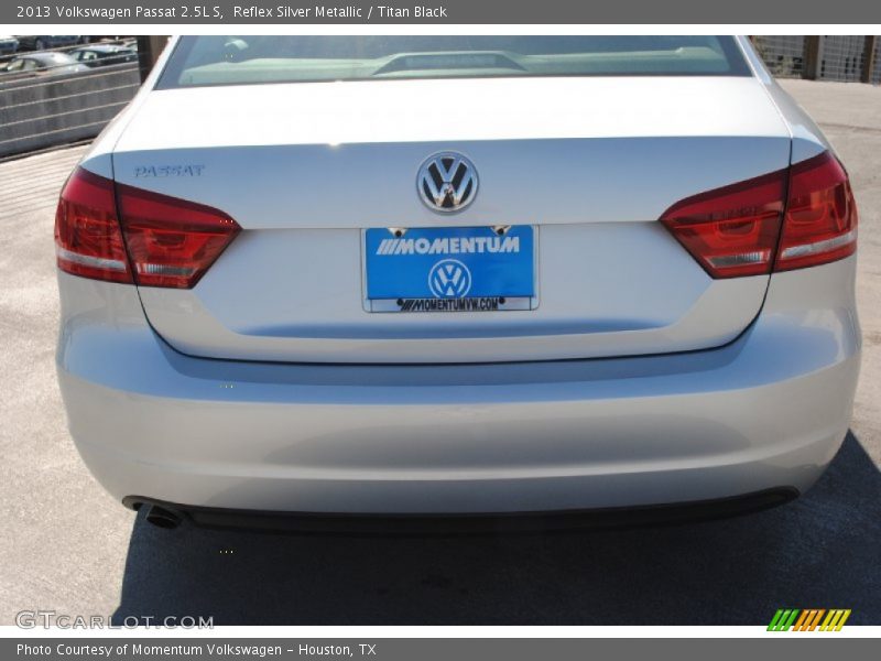 Reflex Silver Metallic / Titan Black 2013 Volkswagen Passat 2.5L S