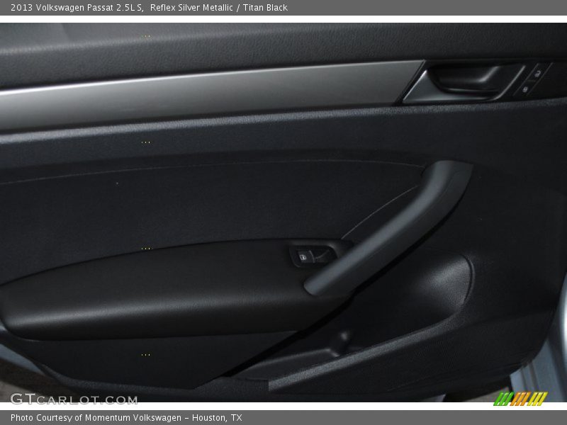 Reflex Silver Metallic / Titan Black 2013 Volkswagen Passat 2.5L S