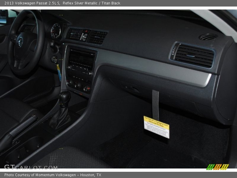Reflex Silver Metallic / Titan Black 2013 Volkswagen Passat 2.5L S