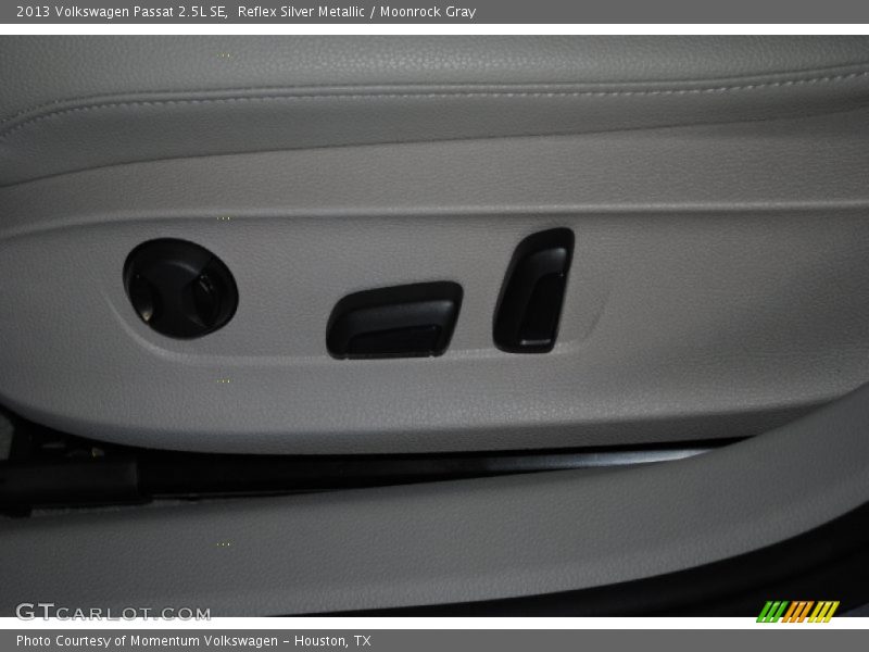 Reflex Silver Metallic / Moonrock Gray 2013 Volkswagen Passat 2.5L SE