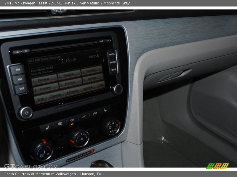 Reflex Silver Metallic / Moonrock Gray 2013 Volkswagen Passat 2.5L SE