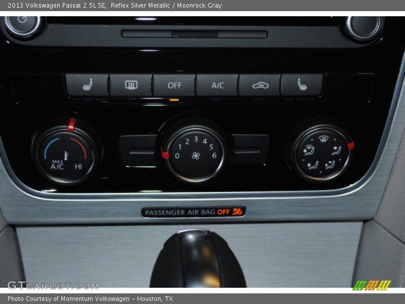 Reflex Silver Metallic / Moonrock Gray 2013 Volkswagen Passat 2.5L SE